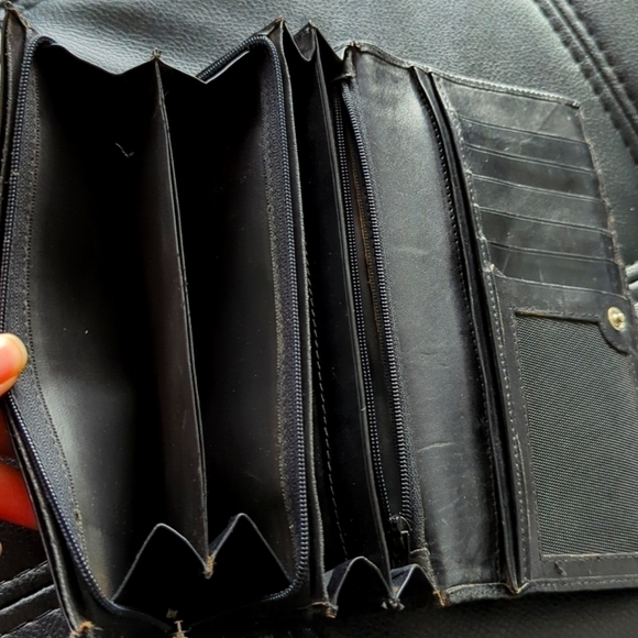 Bugatti Genuine Leather  Wallet - Picture 4 of 6